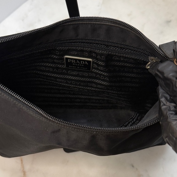 Authentic vintage PRADA nylon shoulder bag with clear acrylic handle - Picture 7 of 9